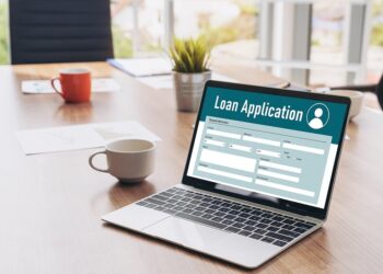 Безопасно ли е да теглим заеми от интернет?