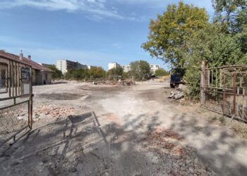 Започна разчистването на терена за новия „Лидл“ до Товарна гара /ВИДЕО/