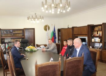 Кметът отличи двама възпитаници на СУ „Майор Атанас Узунов“ за „Спортист на месеца“