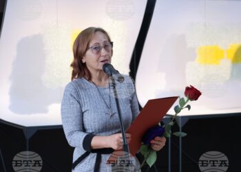 Читалищен деец от Русе получи почетен знак „Златен век“ от МК