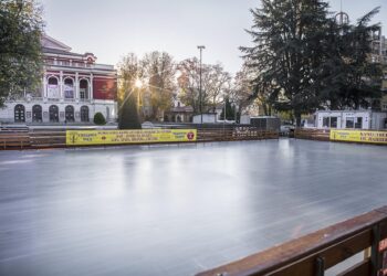 Ледената пързалка в Русе отваря врати утре, ще има и много атракции