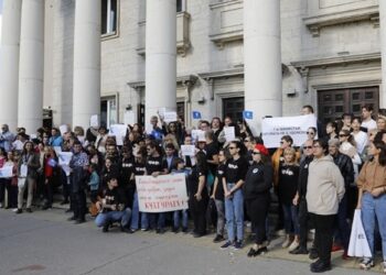 В Деня на будителите: Представителите на културните институции в Русе излязоха на протест