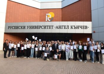 Ученици и учители от Тараклия с дипломи по български език и култура от Русенския университет