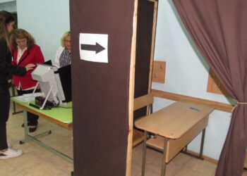 Изборният ден в Русе започна, хората предпочитат да гласуват с машини /ВИДЕО/