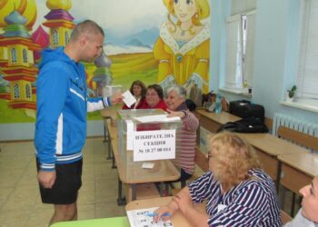 Изборният ден в Русе започна, хората предпочитат да гласуват с машини /ВИДЕО/