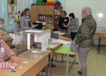 Изборният ден в Русе започна, хората предпочитат да гласуват с машини /ВИДЕО/