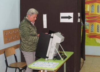 Изборният ден в Русе започна, хората предпочитат да гласуват с машини /ВИДЕО/