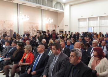 Общинските съветници в Русе се заклеха сред плакати за чист въздух /ВИДЕО/