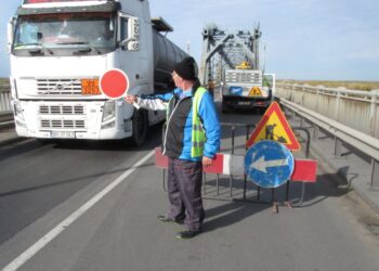 Превозвачи: Недомислено е да ремонтират и Дунав мост, и пътя към Видин /ВИДЕО/