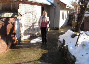 Бедстващи хора в Русенско стоят пети ден без ток, искат компенсации /ВИДЕО/