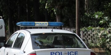 Хванаха млад мъж в женски дрехи да краде обувки в Русе