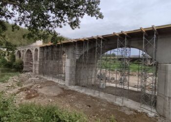 Работник пострада при падане от скеле на моста на Колю Фичето