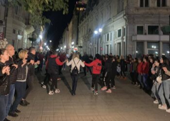 Десетки русенци се включиха в атрактивен флашмоб