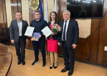 Цветелина Стефанова  и Серкан Садулов са „Студенти на годината“ на Община Русе