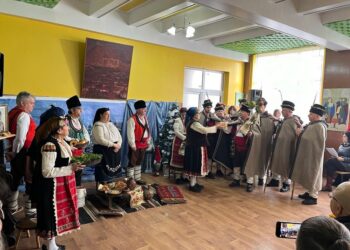 Коледен празник в квартал Средна кула зарадва малки и големи