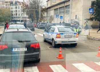 Блъснаха 14-годишно дете при пешеходните пътеки пред Халите в Русе