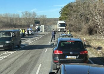 Катастрофа с камион затруднява движението по пътя Русе-Разград