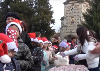 Рекордьорите на Балкана за най-голяма баница почерпиха малки и големи в Бяла