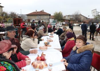С молебен за здраве и рибен курбан отбелязват Никулден в Русе