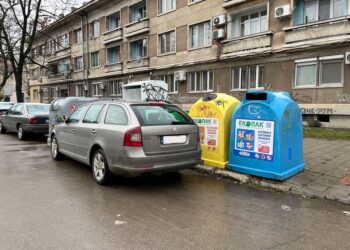 Община Русе: Не паркирайте до контейнерите за смет