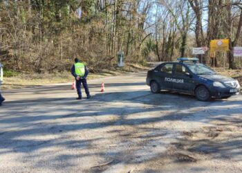 Полицай пострада при катастрофа, пътят Червена вода-Николово е затворен /ВИДЕО/