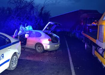 Челен удар между кола и камион затвори пътя Русе-Бяла