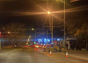 Такси бе пометено снощи в Русе, водачите на колите по чудо оцеляха