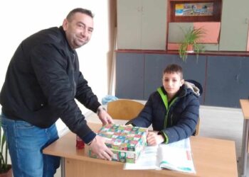 Всички деца от Караманово получиха подаръци от Германия за Деня на прегръдката
