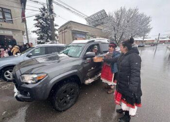 В Долапите и Басарбово отбелязаха Бабинден, „глобяваха“ мъже на улицата