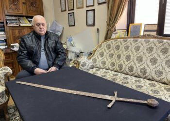Музеят в Русе получи като дарение средновековен меч, открит край Тетово