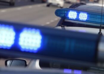 Полицията хвана 18-годишен русенец, сложил сигнална лампа на голфа си