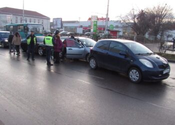 Верижна катастрофа на бул. „Липник“. Няма пострадали /ВИДЕО/