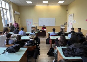 Районни прокурори изнесоха обучителна лекция за дрогата пред ученици от МГ „Баба Тонка“