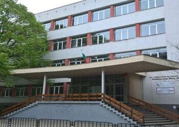 Дойче шуле ще има свой химн от известни творци, след като НУИ не хареса идеите им