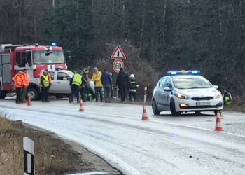 Катастрофа между автобус с туристи и камион затвори пътя Русе-Бяла
