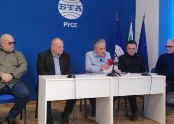 Съветниците от „Възраждане“ разясниха идеята за безплатно пътуване на ученици и пенсионери