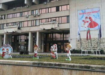 Сложиха украса в центъра на Русе за Баба Марта