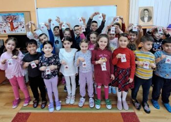 Деца даряват мартенички на онкоболни и лекари в КОЦ-Русе