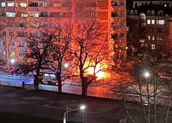Лек автомобил пламна в кв „Възраждане*