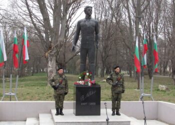 Русе се поклони пред паметта на Апостола заедно с Ветово и Две могили /ВИДЕО/