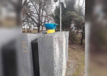 Съветниците от СДС-Русе с декларация срещу поругаването на паметник