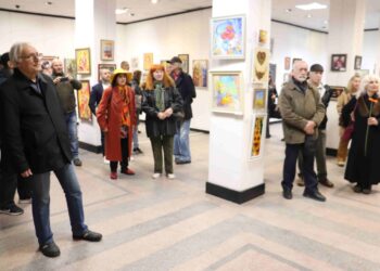 Русенски художници откриха изложба, посветена на виното и любовта