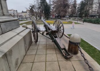 Русенци: Трети ден оръдието от Паметника на свободата стои преместено /ВИДЕО/