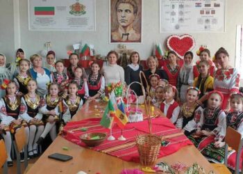 Деца от Тараклия и ОУ „Олимпи Панов“-Русе заедно правиха мартеници