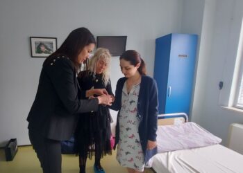 Гривни с наричания от ЖЕНИ ГЕРБ получиха на Благовещение всички родилки в Русе