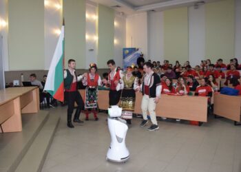 С народна музика, питка и баница Русенският университет посрещна чуждестранните студенти