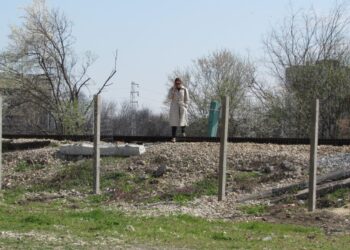 Оградата край жп спирка Товарна гара не оцеля дълго /ВИДЕО/