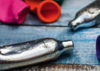 Глобиха 18-годишен русенец за продажба на райски газ на непълнолетно момче