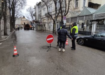 Кастрят клоните по ул.“Константин Иречек“, затваря се и ул.“Хан Аспарух“ /ВИДЕО/