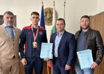 Кметът Пенчо Милков награди европейския шампион по бокс Викторио Илиев